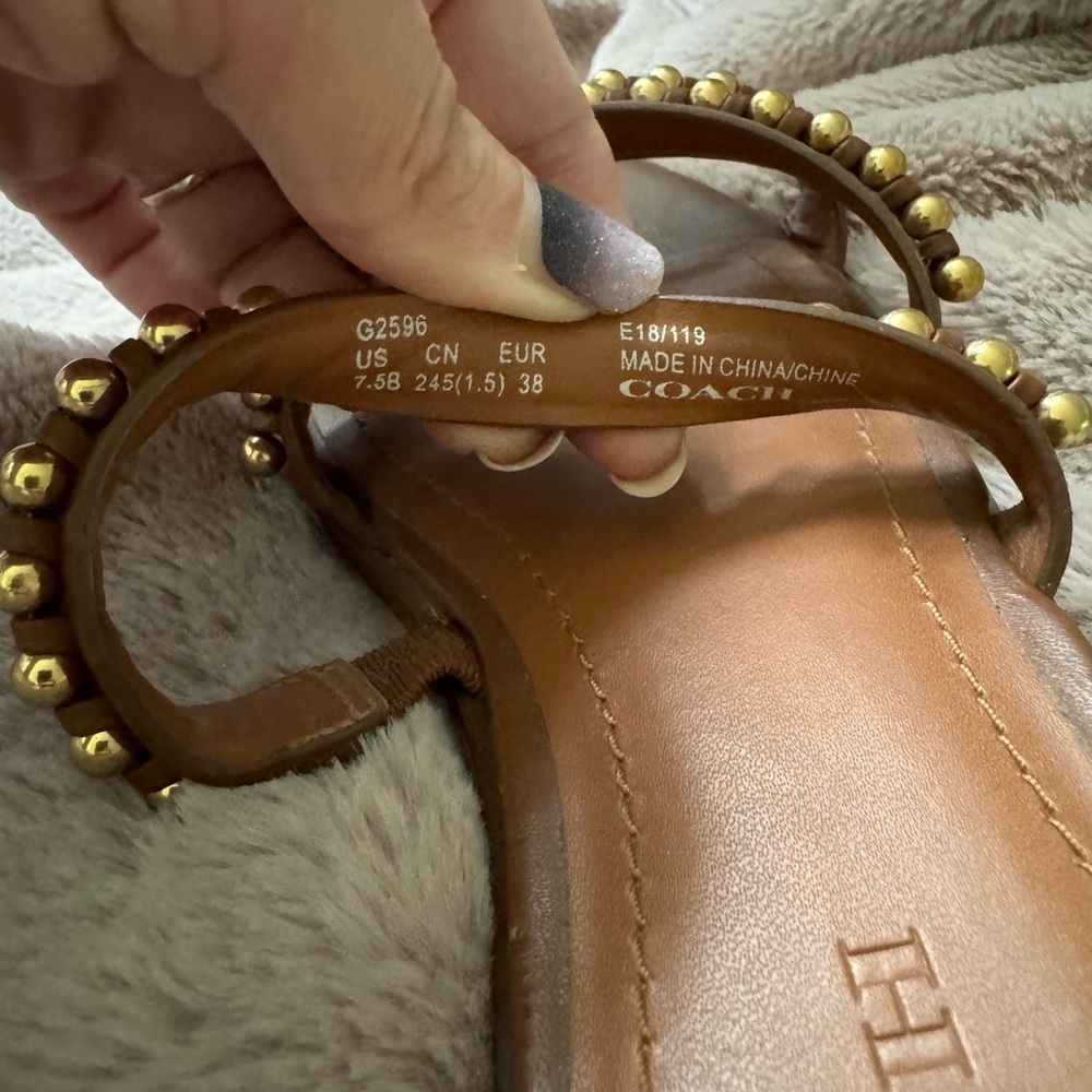 Coach Sandals with gold accents - Picture 4 of 6